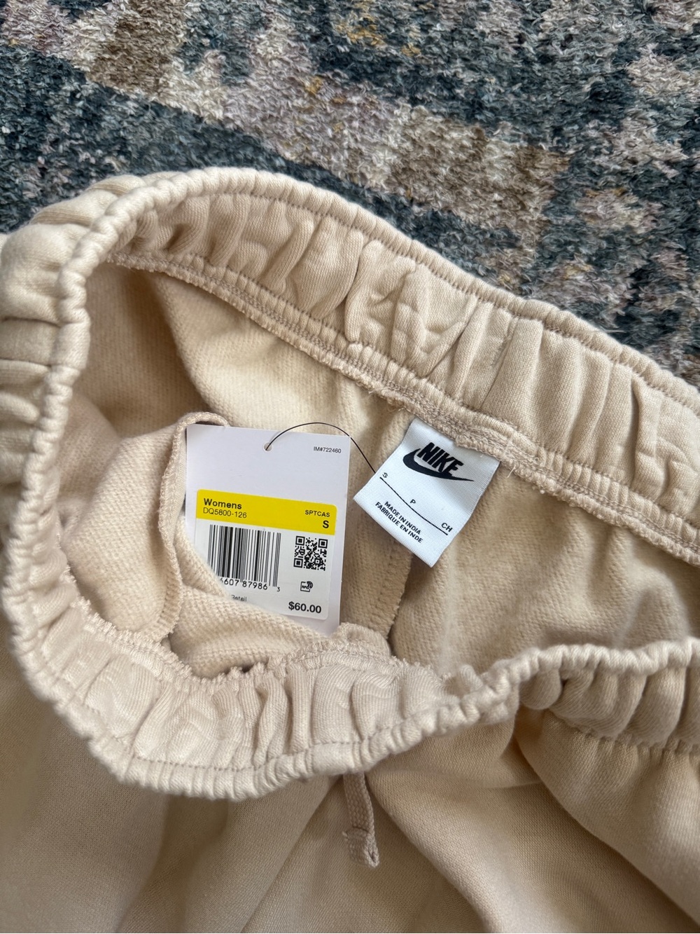 Nike women’s Cream Fleece Joggers - Picture 5 of 6
